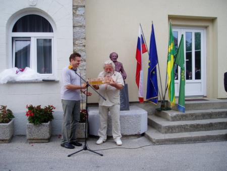 KNOBLEHARJEVO 2012 - Odkritje 3. likovne razstave sekcije KS Bučka - Ambrozzia ter odkritje kipa Martina Kebra 9